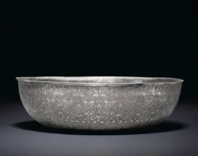 唐 银制动物纹碗  直径：16.5 cm  重量：331 g  专场：重要中国瓷器及工艺精品  估价：US$900,000 - 1,200,000